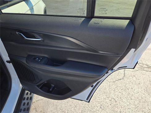 New 2025 Jeep Grand Cherokee Altitude image 9