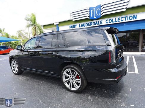 Used 2026 Cadillac Escalade ESV Platinum Sport AWD/4WD image 7