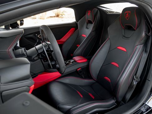 Used 2023 Lamborghini Huracan EVO image 14