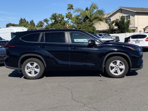 Certified 2024 Toyota Highlander LE image 2