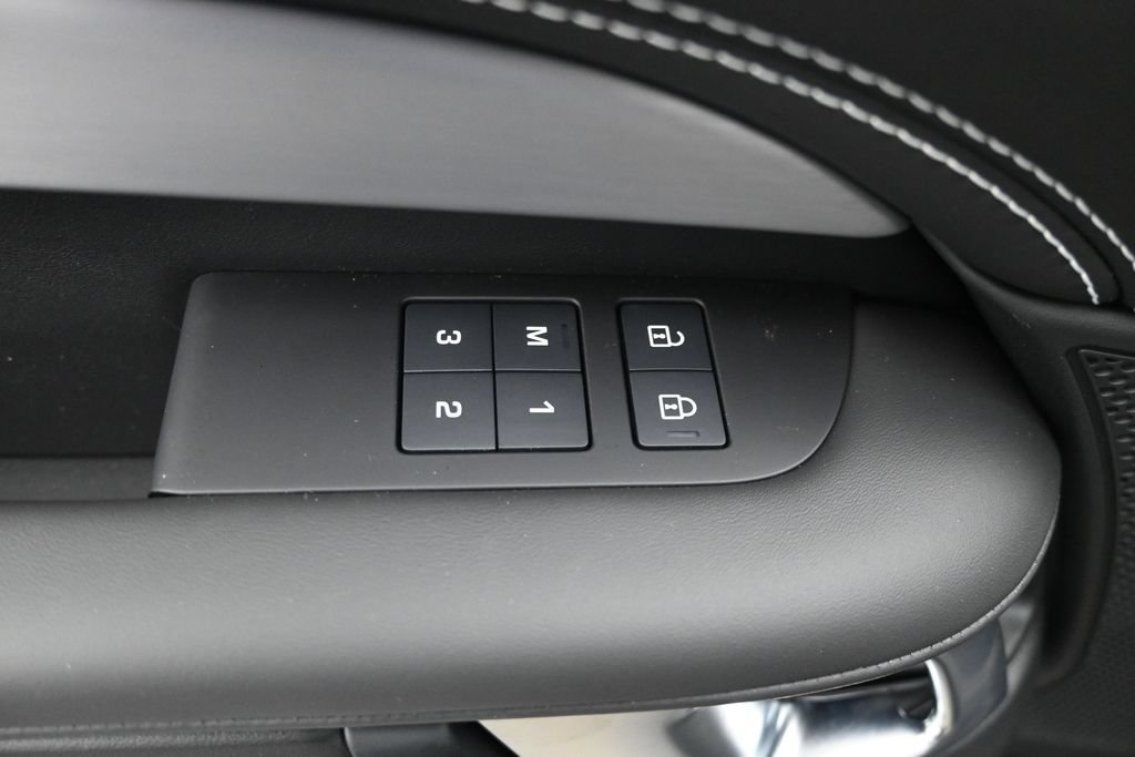 New 2026 Land Rover Discovery Limited Edition AWD/4WD image 25