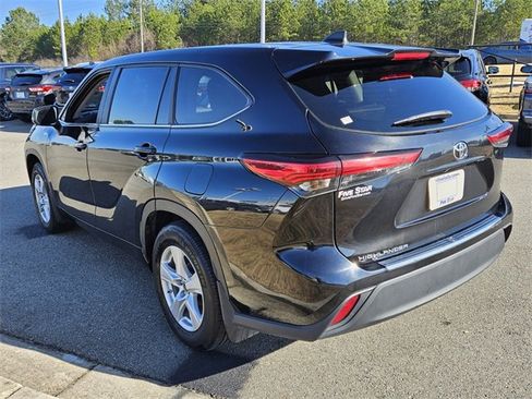 Used 2023 Toyota Highlander L image 11
