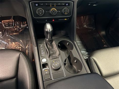 Used 2019 Volkswagen Atlas SE w/ Towing Package image 28