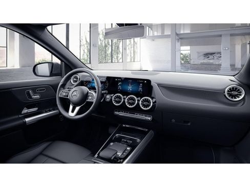 Used 2023 Mercedes-Benz GLA 250 4MATIC image 6