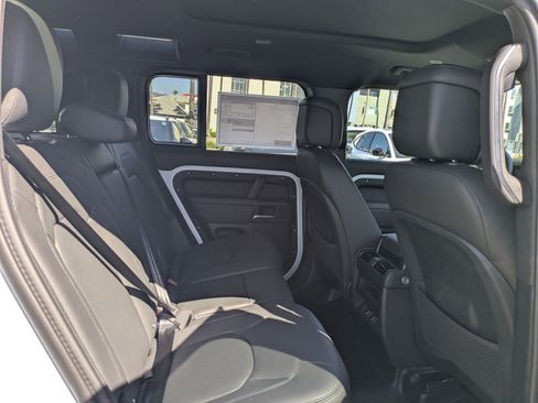 New 2026 Land Rover Defender 110 X-Dynamic SE AWD/4WD image 32