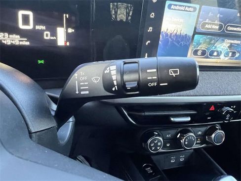 Used 2025 Nissan Kicks SV w/ Illumination Package image 23