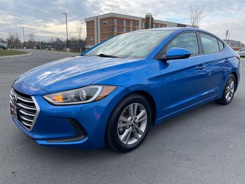 Used 2017 Hyundai Elantra SE image 2