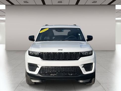 New 2025 Jeep Grand Cherokee image 9