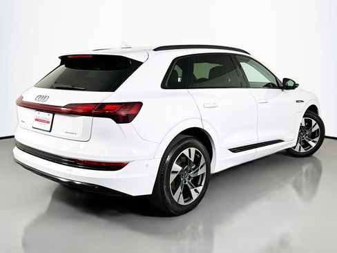 Used 2022 Audi e-tron Premium w/ Convenience Plus Package image 14