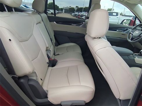 Used 2024 Cadillac XT6 Premium Luxury image 28