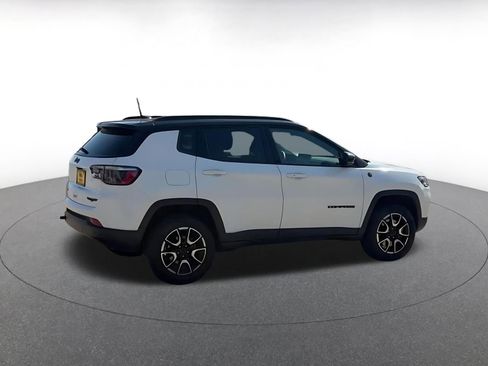 Used 2025 Jeep Compass Trailhawk AWD/4WD image 14