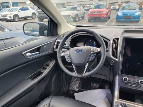 Certified 2024 Ford Edge SEL w/ Convenience Package AWD/4WD image 8