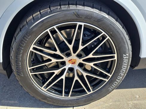 New 2026 Porsche Cayenne Coupe AWD/4WD image 29