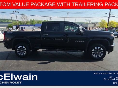 Used 2021 Chevrolet Silverado 2500 Custom w/ Custom Value Package AWD/4WD image 2