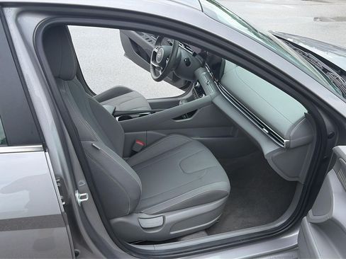 Used 2025 Hyundai Elantra SEL FWD image 13
