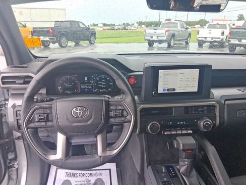 Used 2025 Toyota Tacoma TRD Off-Road AWD/4WD image 17
