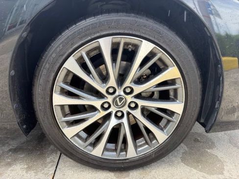Used 2019 Lexus ES 300h w/ Premium Package FWD image 20