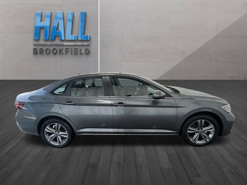 Certified 2022 Volkswagen Jetta SE image 7