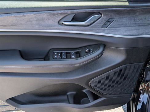 Used 2025 Jeep Grand Cherokee L Limited image 22