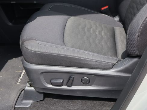 Used 2025 Nissan Pathfinder SV FWD image 15