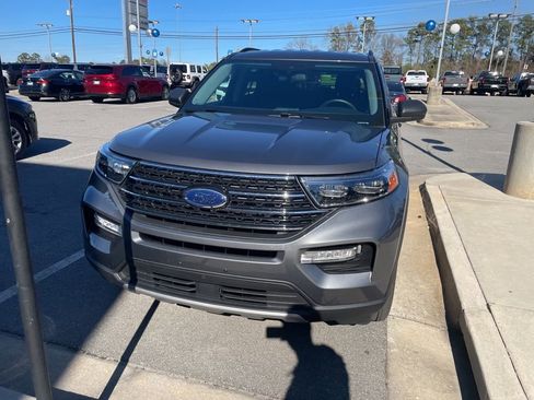 Used 2023 Ford Explorer XLT w/ Equipment Group 202A image 2
