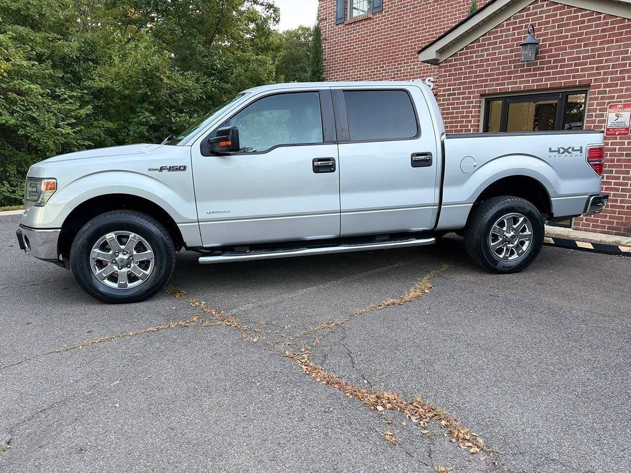 Used 2014 Ford F150 XLT w/ Equipment Group 302A Luxury AWD/4WD image 2