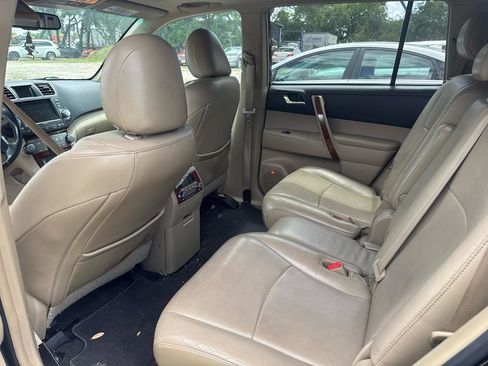 Used 2011 Toyota Highlander Limited w/ Tow Pkg image 8