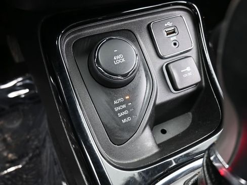 Used 2018 Jeep Compass Limited w/ Navigation Group AWD/4WD image 46