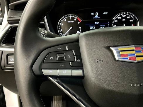 Certified 2025 Cadillac XT6 Luxury image 11