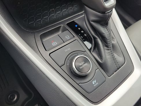 Used 2023 Toyota RAV4 SE image 36