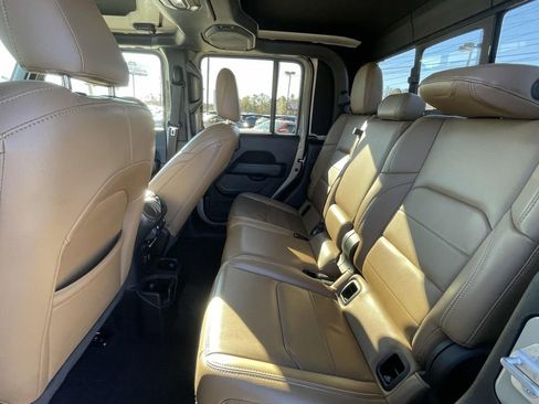 Used 2020 Jeep Gladiator Overland image 11