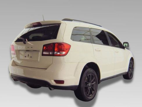 Used 2019 Dodge Journey SE w/ Connectivity Group FWD image 4