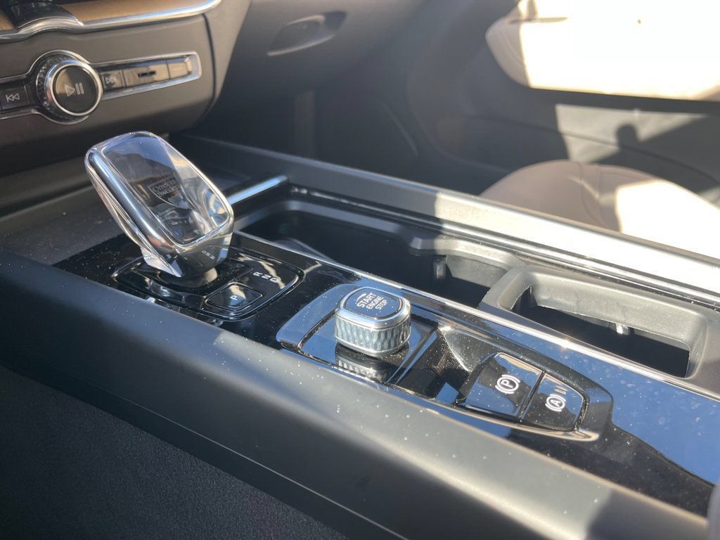 Used 2026 Volvo XC60 B5 Plus AWD/4WD image 17