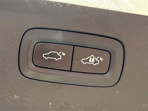 Used 2016 Volvo XC90 T8 Inscription w/ Vision Package image 20