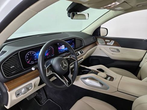 Used 2025 Mercedes-Benz GLS 450 4MATIC image 19