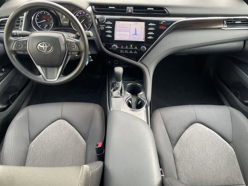Used 2018 Toyota Camry LE image 13