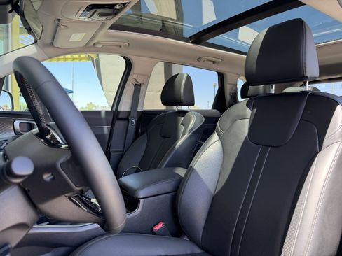 Used 2025 Kia Sorento S w/ Panoramic Sunroof Package FWD image 31