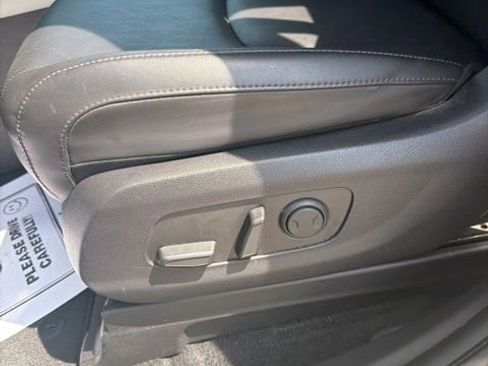 Used 2023 Kia Carnival EX FWD image 30
