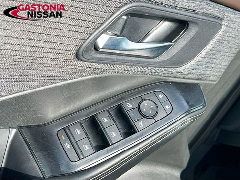 Used 2023 Nissan Rogue SV image 22