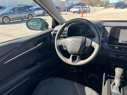 Used 2025 Toyota Camry LE image 33