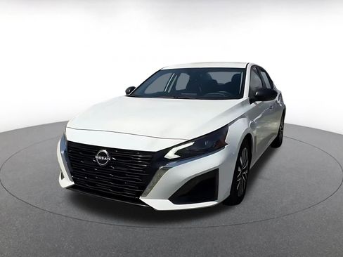 Used 2025 Nissan Altima 2.5 SV image 7