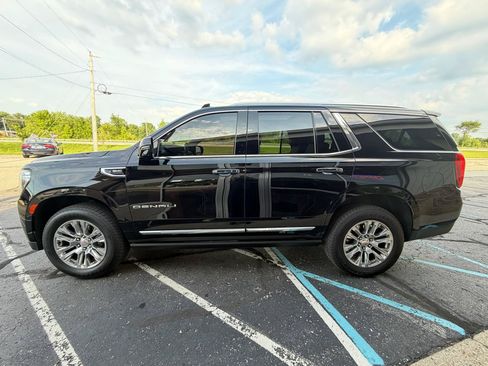 Used 2022 GMC Yukon Denali w/ Advanced Technology Package AWD/4WD image 3
