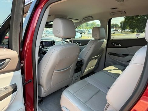 Used 2023 GMC Acadia SLT image 14