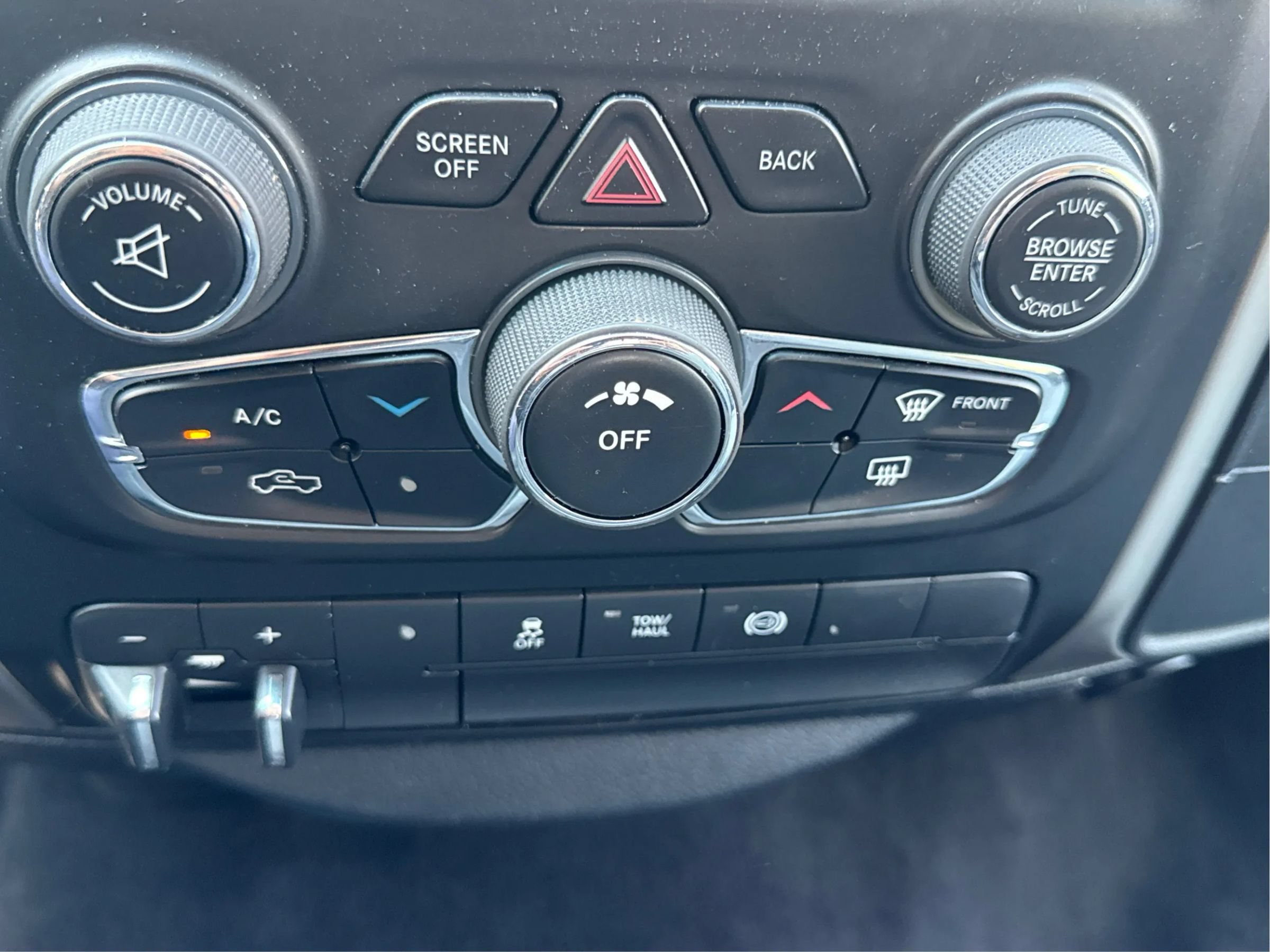 Used 2016 RAM 2500 SLT AWD/4WD image 30