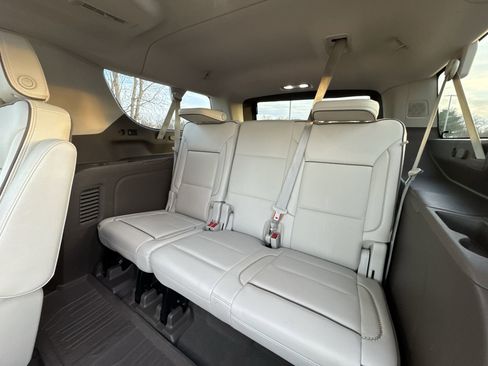 Used 2021 GMC Yukon XL Denali w/ Denali Premium Package image 24
