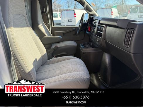 Used 2017 Chevrolet Express 3500 image 15