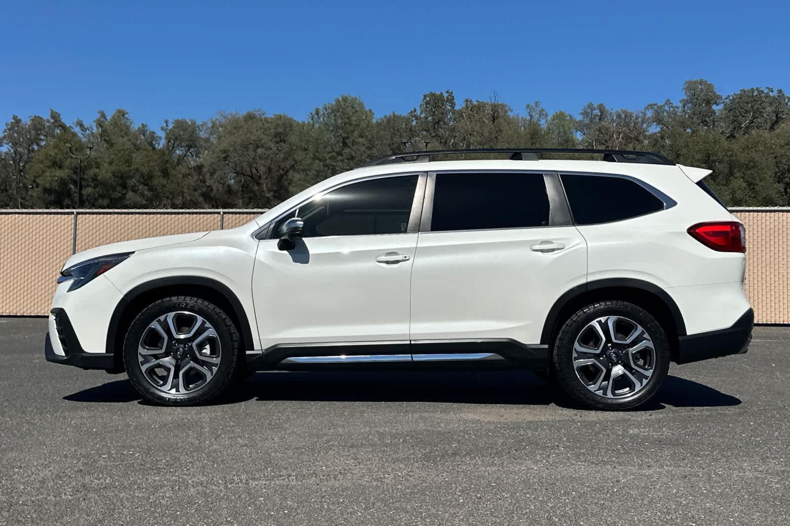 Used 2023 Subaru Ascent Limited w/ Technology Package AWD/4WD image 6