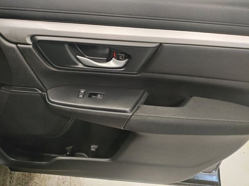 Used 2019 Honda CR-V LX image 9