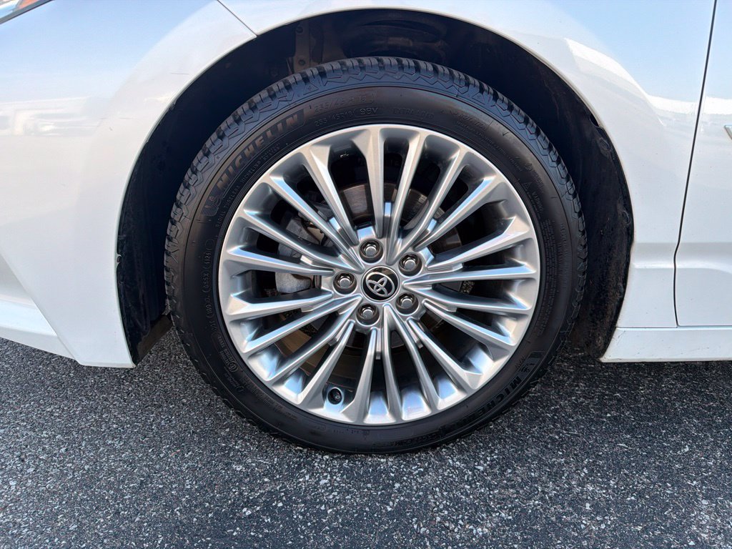 Used 2020 Toyota Avalon Limited w/ Advanced Safety Package FWD image 12