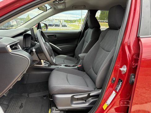 Used 2022 Toyota Corolla Cross LE AWD/4WD image 27